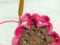 Passo_a_passo_flor_paix_o_por_roma_www.croche.com_102_