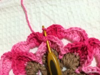 Passo_a_passo_flor_paix_o_por_roma_www.croche.com_106_