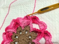 Passo_a_passo_flor_paix_o_por_roma_www.croche.com_107_