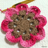 Passo_a_passo_flor_paix_o_por_roma_www.croche.com_85_