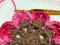 Passo_a_passo_flor_paix_o_por_roma_www.croche.com_86_