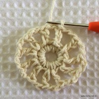 Tapete redondo com flor girasso passo a passo (11)