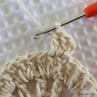 Tapete redondo com flor girasso passo a passo (18)