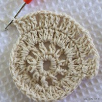 Tapete redondo com flor girasso passo a passo (24)