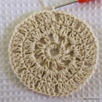 Tapete redondo com flor girasso passo a passo (27)