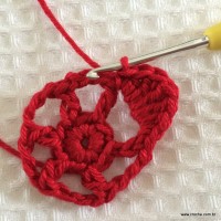 Primeira p&eacute;tala da flor rasteirinha finalizada