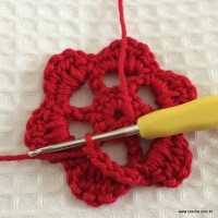 Fazendo correntinhas no avesso da flor