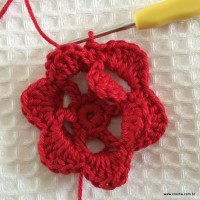 Puxando o fio para o avesso ap&oacute;s a segunda camada