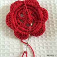 Passando o fio para o miolo da flor