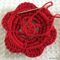 P&eacute;rola posicionada no miolo da flor