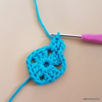 Tapete azul quadrado passo a passo (14)