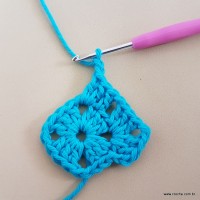 Tapete azul quadrado passo a passo (21)