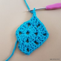 Tapete azul quadrado passo a passo (23)