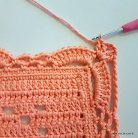 Correntes alongadas no canto da peça