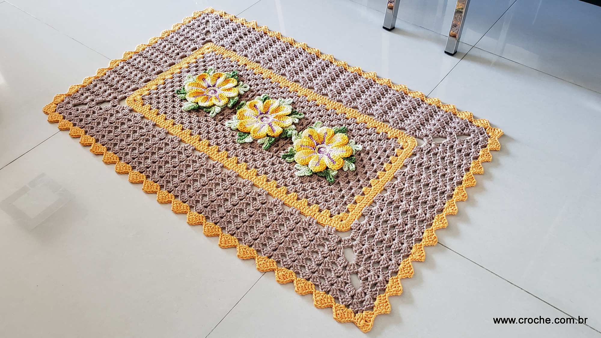 Tapete retangular com flor rasteirinha premium (4)